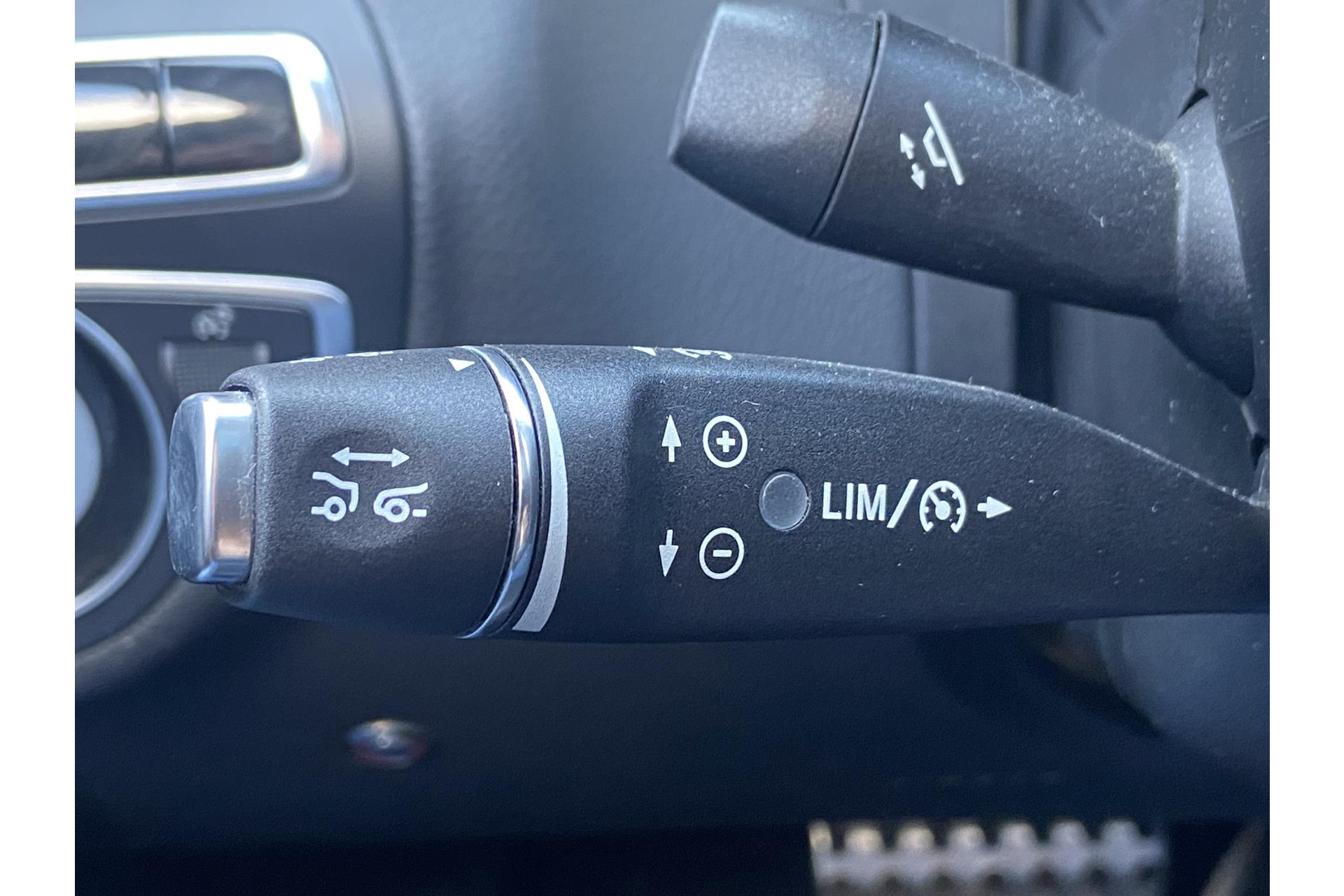 Mercedes-Benz C-Klasse C63S C63 63 S AMG*HUD*IWC*PANO*LED*CARBON*DISTR+